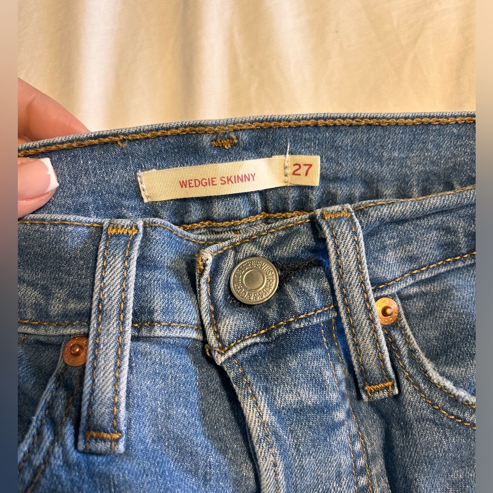 Levi’s Wedgie Skinny Jeans - Picture 4 of 6